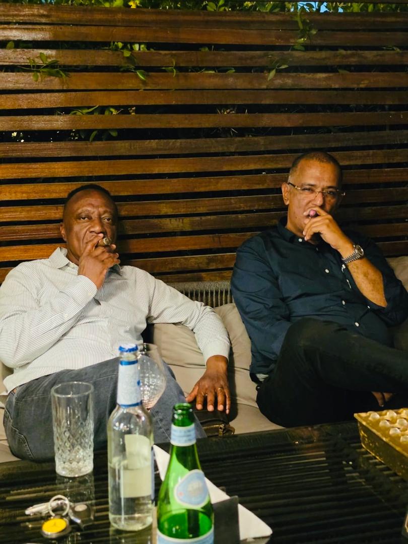 L'heure du cigare au salon